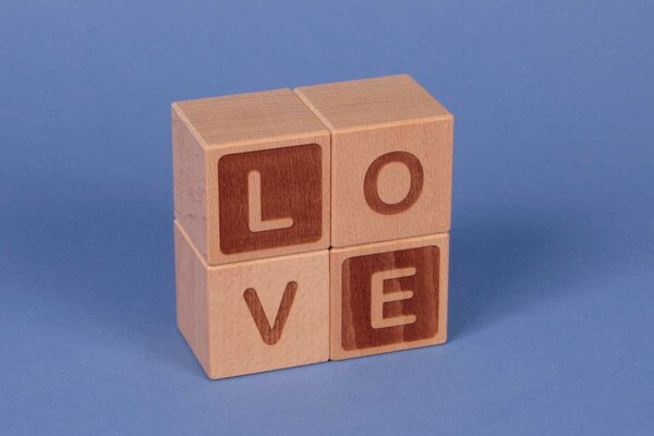 Houten naam blokken " " | Houten blokken | Houten naam blokken beukenhout 4,5 cm | Kubus met lasermarkering | Houten kubussen | houten-speelgoed-blokken.nl